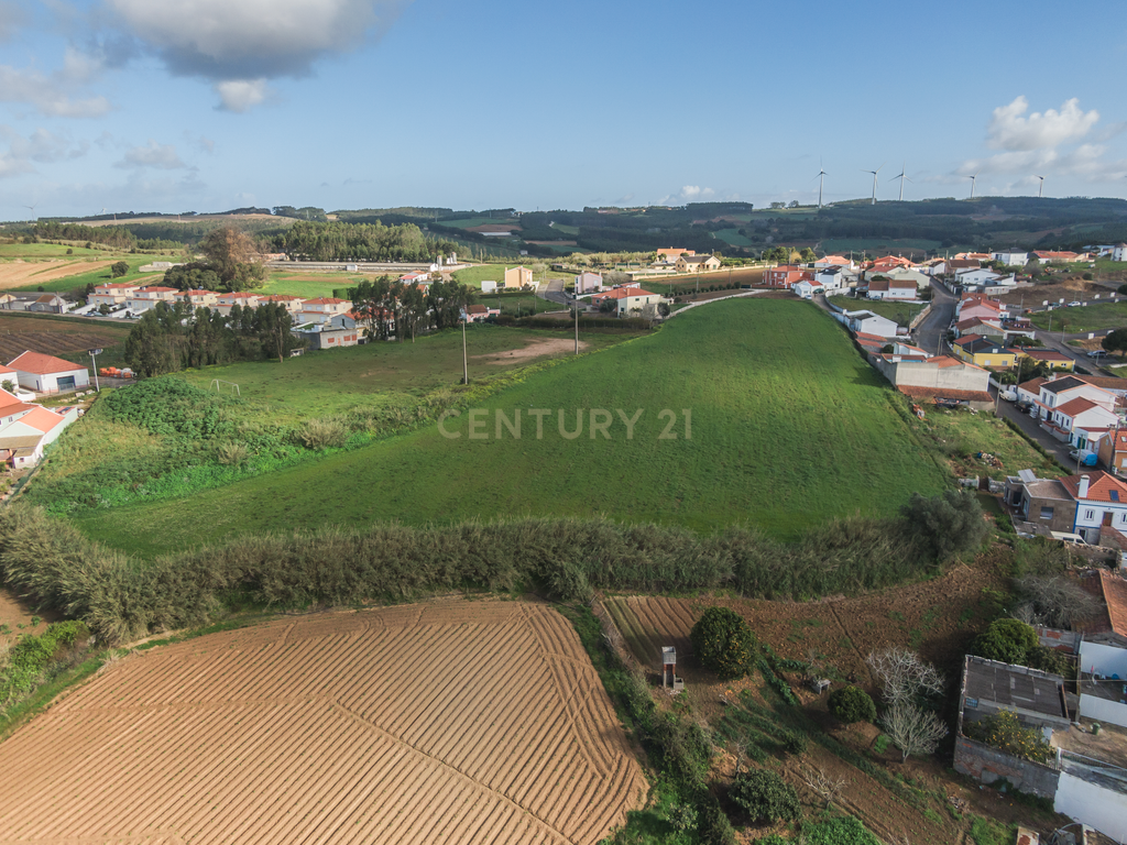 Terreno plano com 12.400m², inserido na pacata povoação de Sobral da Lourinhã. - Image 17