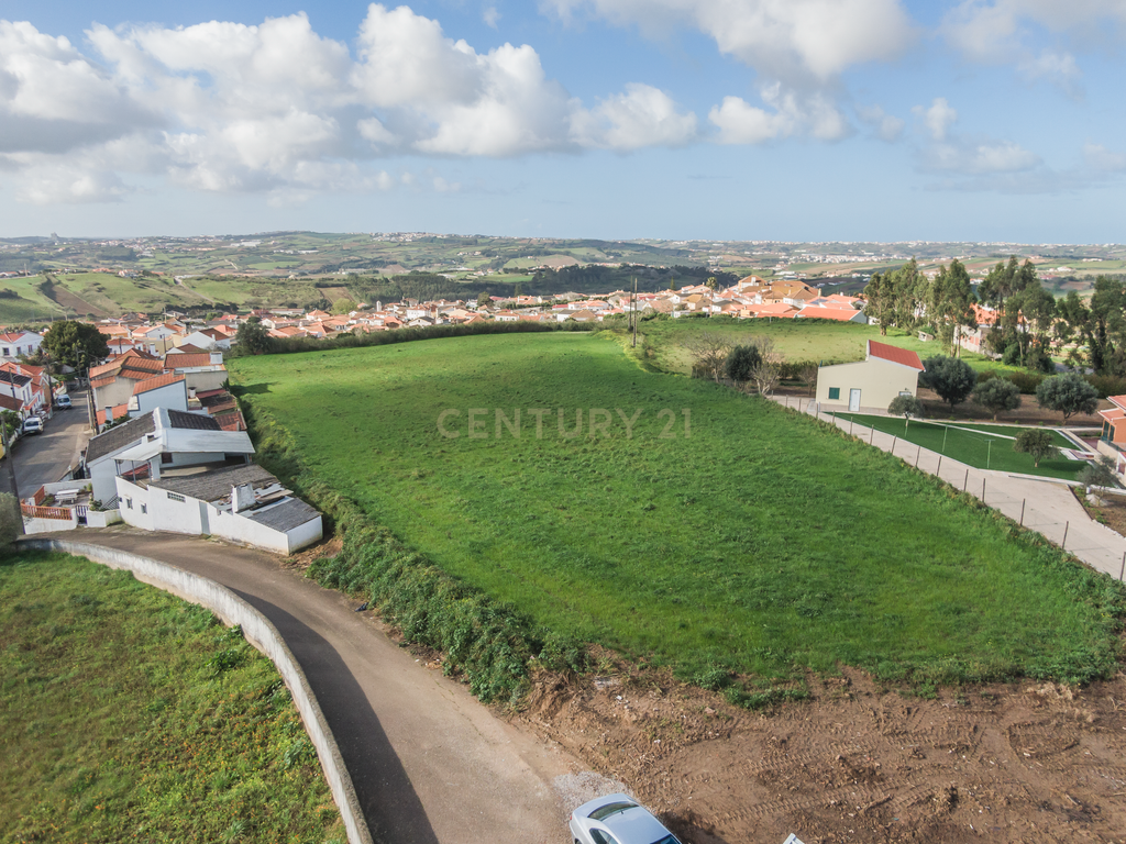 Terreno plano com 12.400m², inserido na pacata povoação de Sobral da Lourinhã. - Image 10