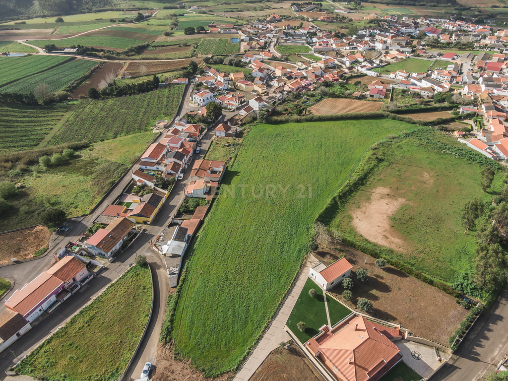 Terreno plano com 12.400m², inserido na pacata povoação de Sobral da Lourinhã. - Image 11