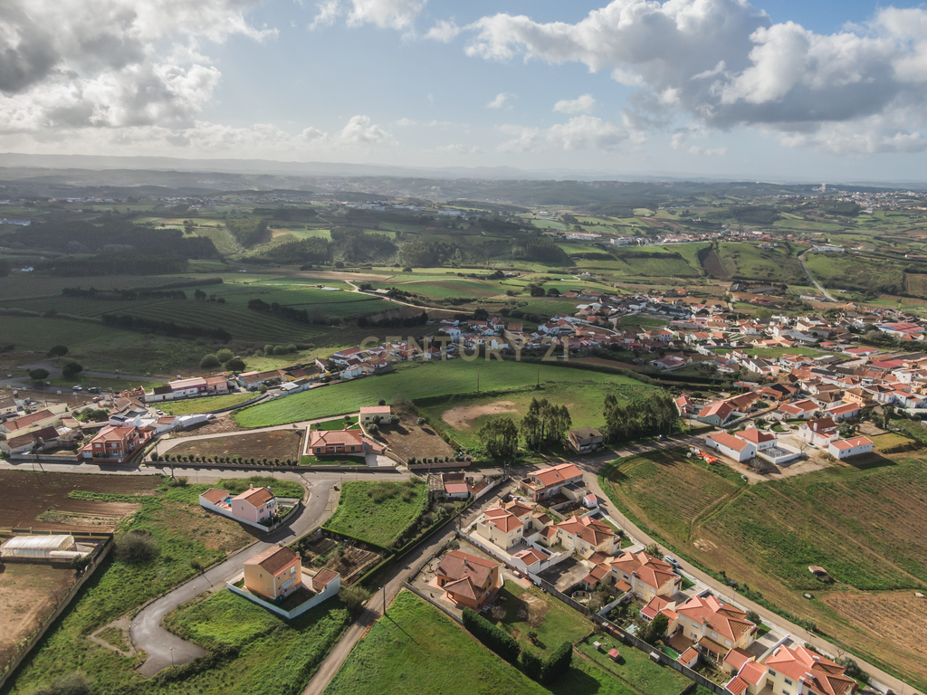 Terreno plano com 12.400m², inserido na pacata povoação de Sobral da Lourinhã. - Image 22
