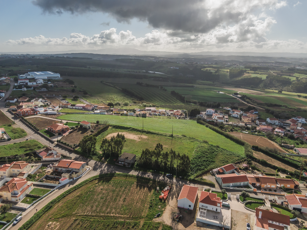 Terreno plano com 12.400m², inserido na pacata povoação de Sobral da Lourinhã. - Image 24