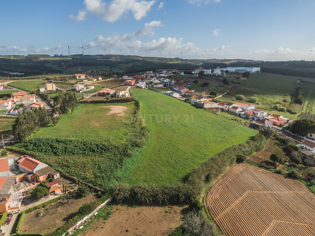 Terreno plano com 12.400m², inserido na pacata povoação de Sobral da Lourinhã. - Image 25