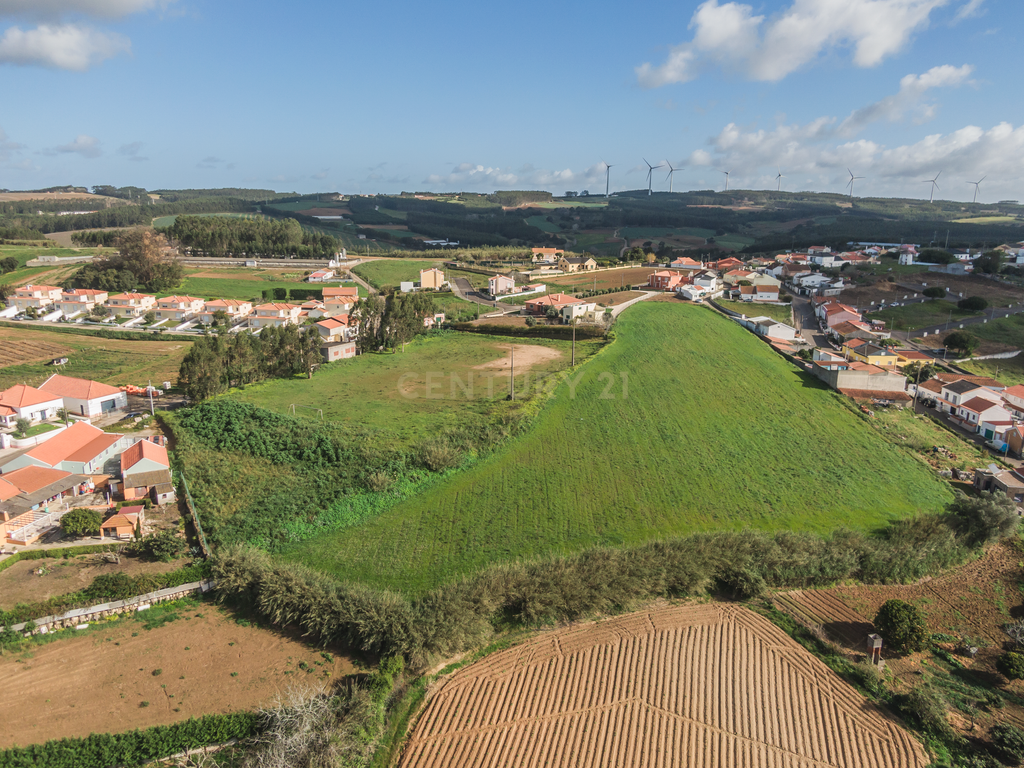 Terreno plano com 12.400m², inserido na pacata povoação de Sobral da Lourinhã. - Image 19