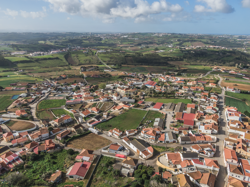 Terreno plano com 12.400m², inserido na pacata povoação de Sobral da Lourinhã. - Image 23