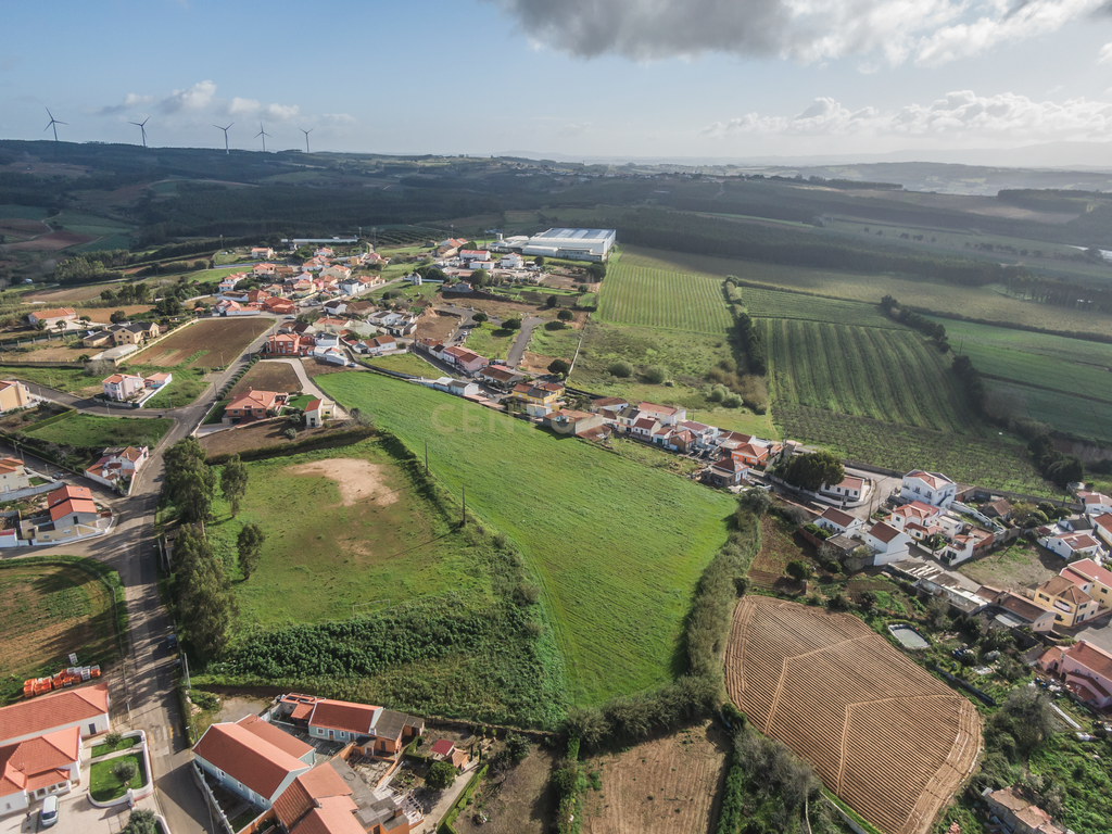 Terreno plano com 12.400m², inserido na pacata povoação de Sobral da Lourinhã. - Image 15