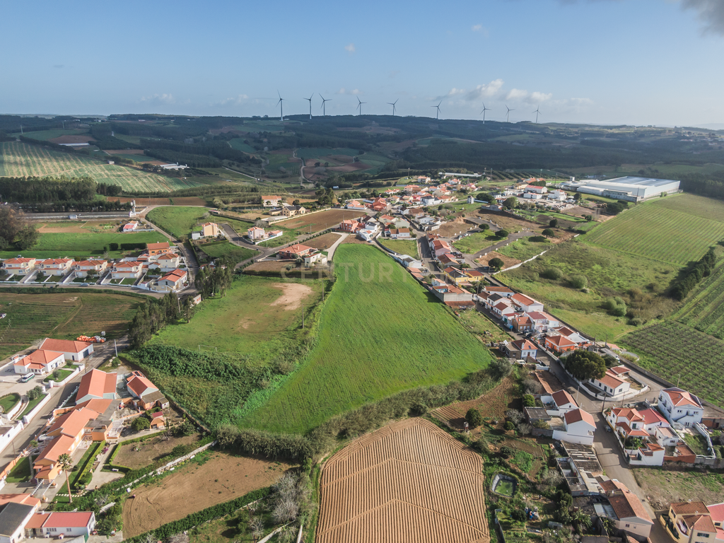 Terreno plano com 12.400m², inserido na pacata povoação de Sobral da Lourinhã. - Image 18