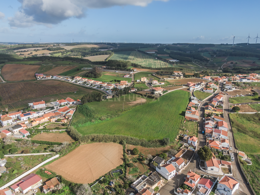 Terreno plano com 12.400m², inserido na pacata povoação de Sobral da Lourinhã. - Image 12