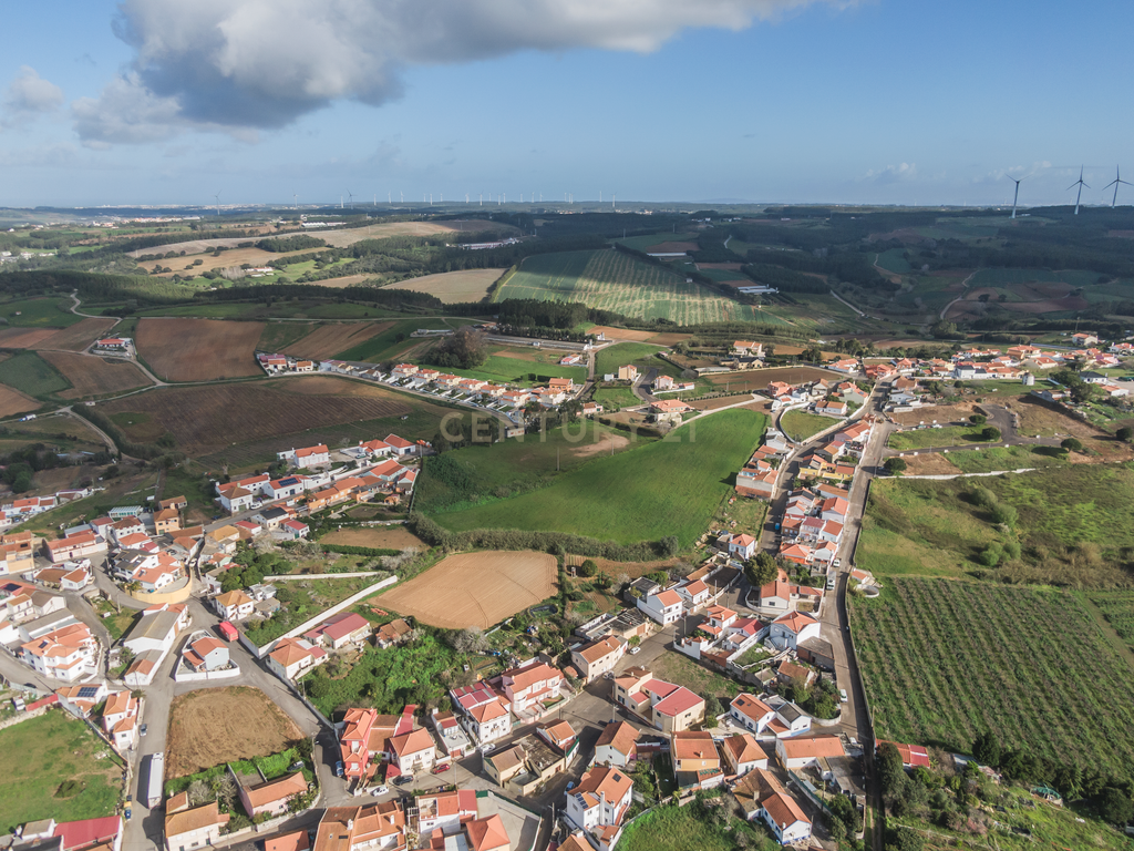 Terreno plano com 12.400m², inserido na pacata povoação de Sobral da Lourinhã. - Image 13