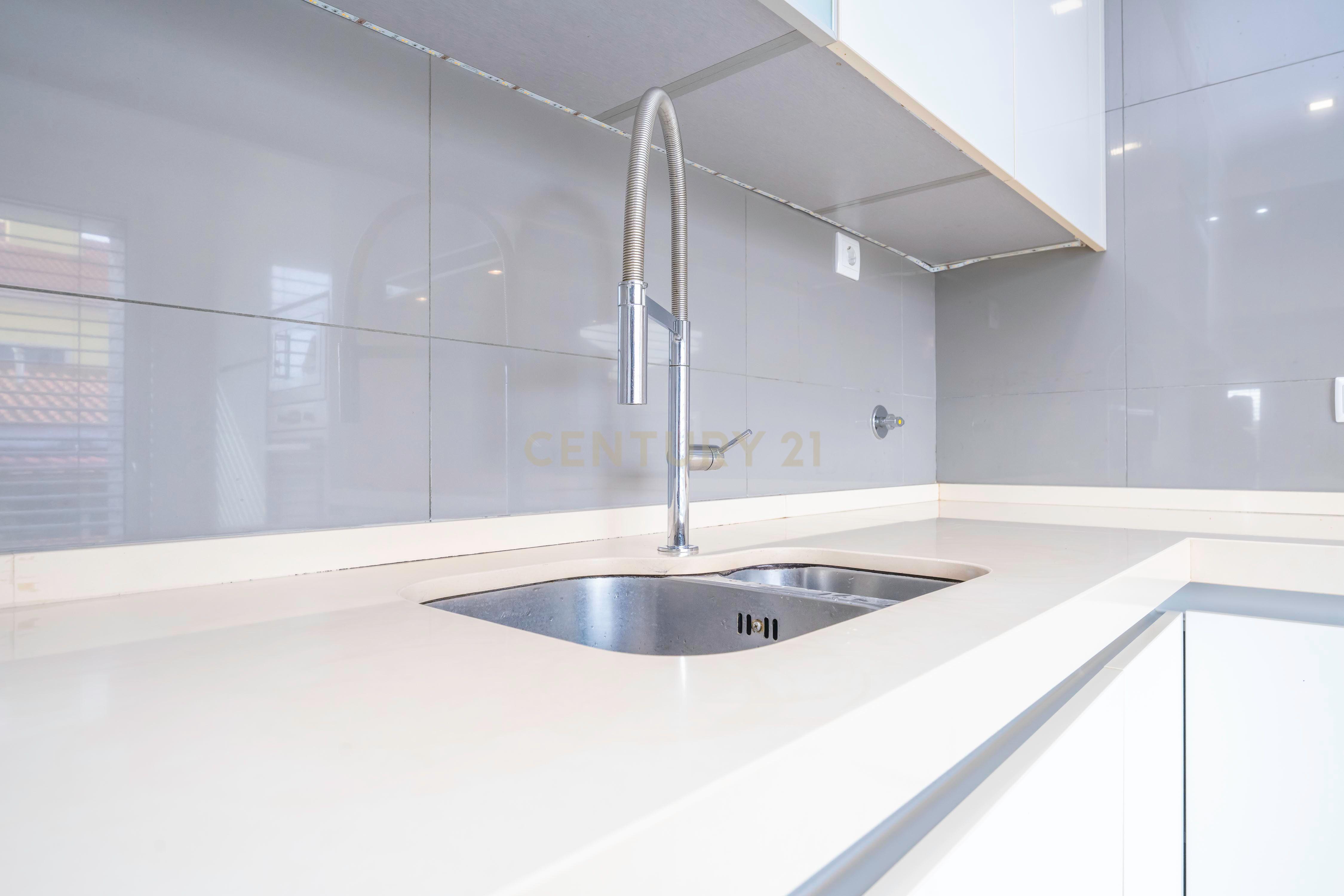 Magnífica Moradia Térrea T3 c/ Piscina, no Penteado, Moita - Image 9