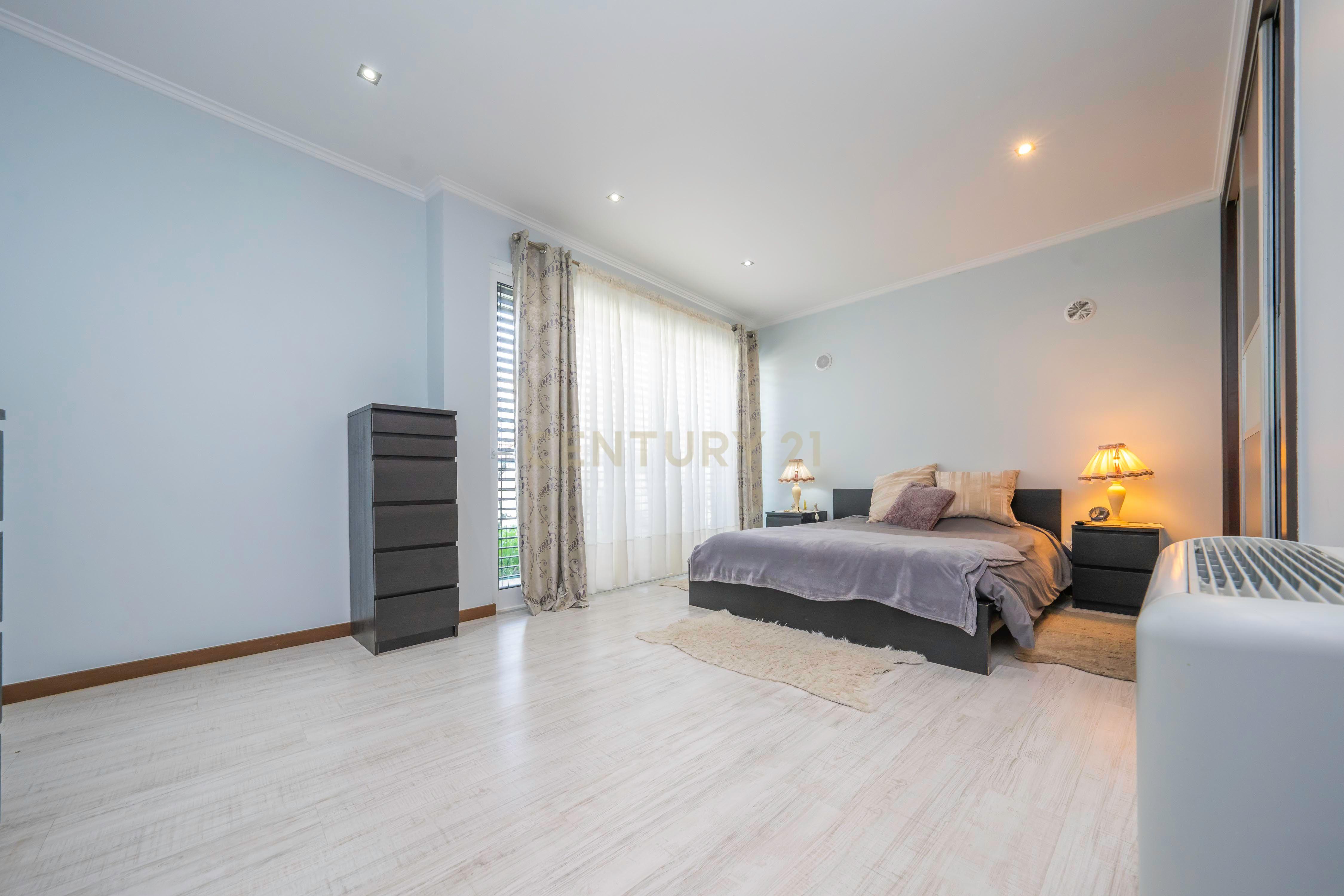Magnífica Moradia Térrea T3 c/ Piscina, no Penteado, Moita - Image 24