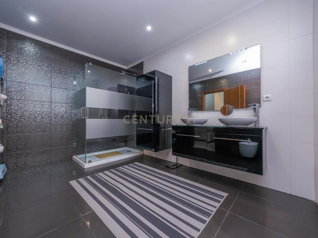 Magnífica Moradia Térrea T3 c/ Piscina, no Penteado, Moita - Image 27