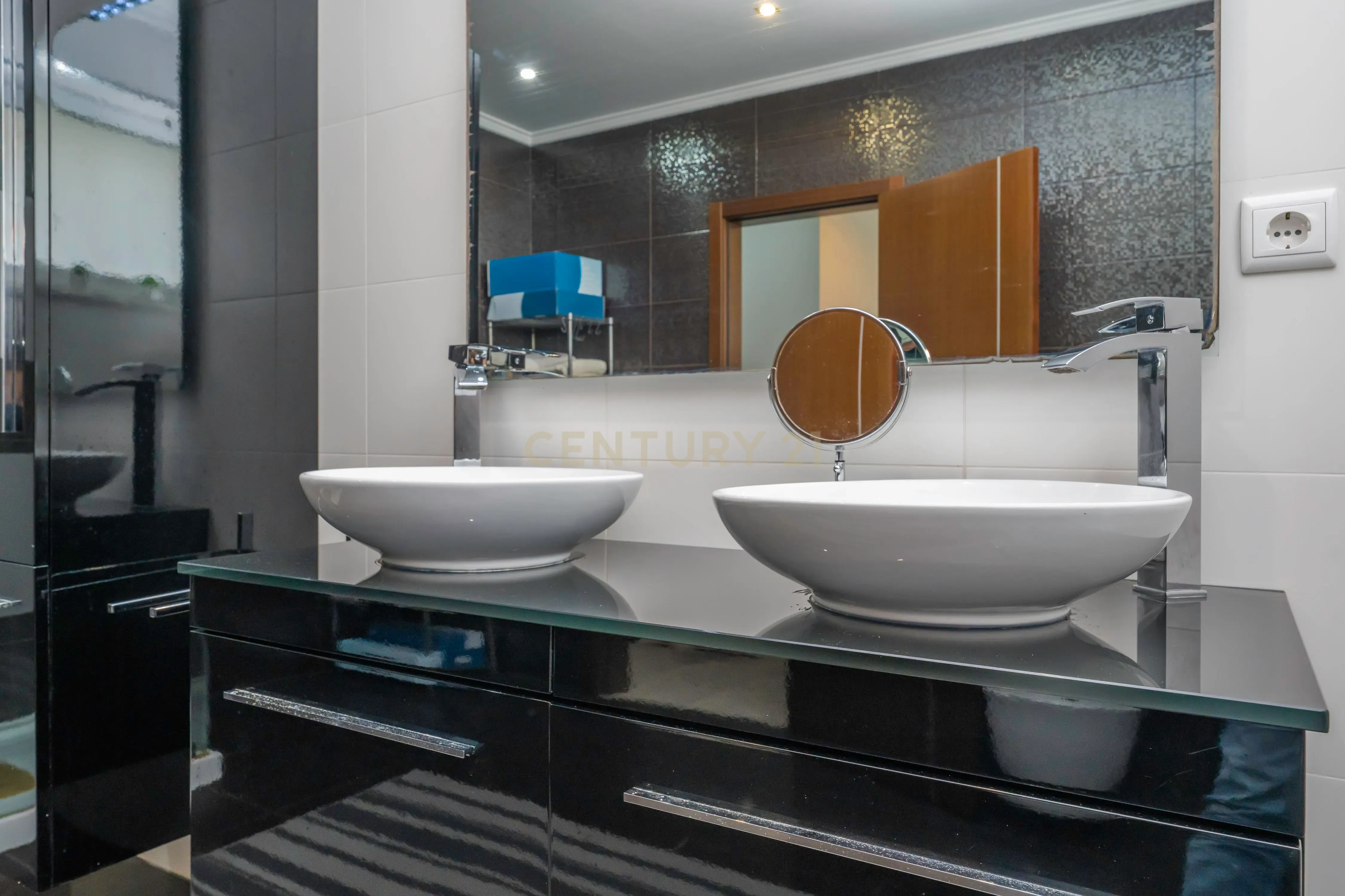 Magnífica Moradia Térrea T3 c/ Piscina, no Penteado, Moita - Image 28