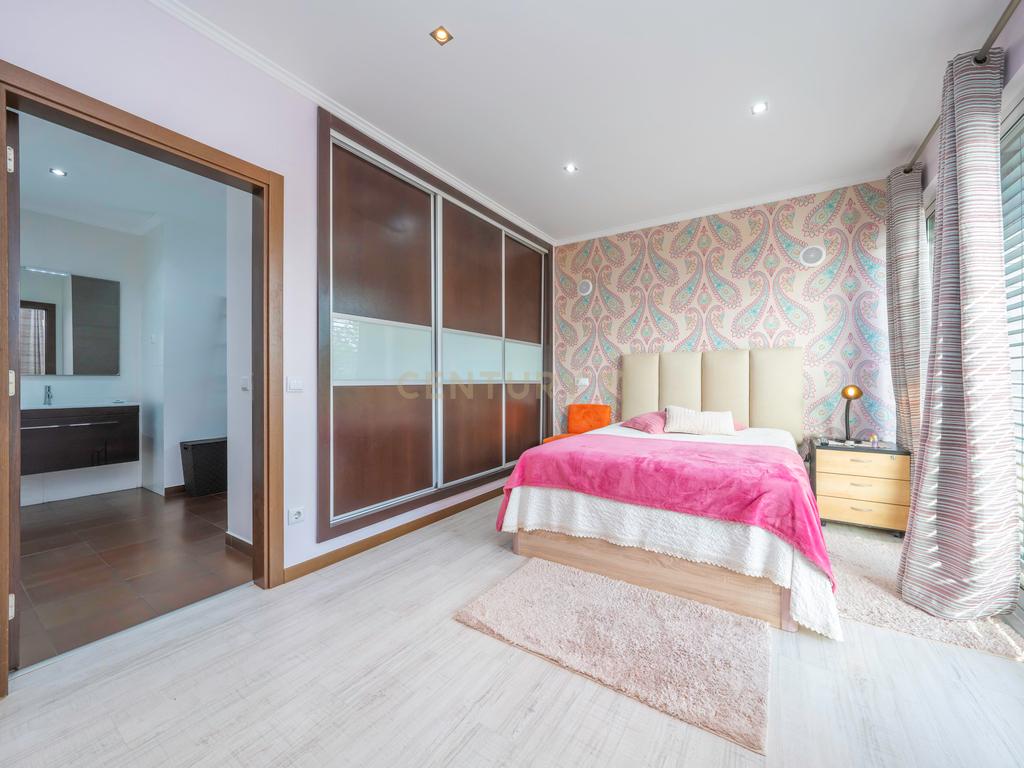 Magnífica Moradia Térrea T3 c/ Piscina, no Penteado, Moita - Image 19