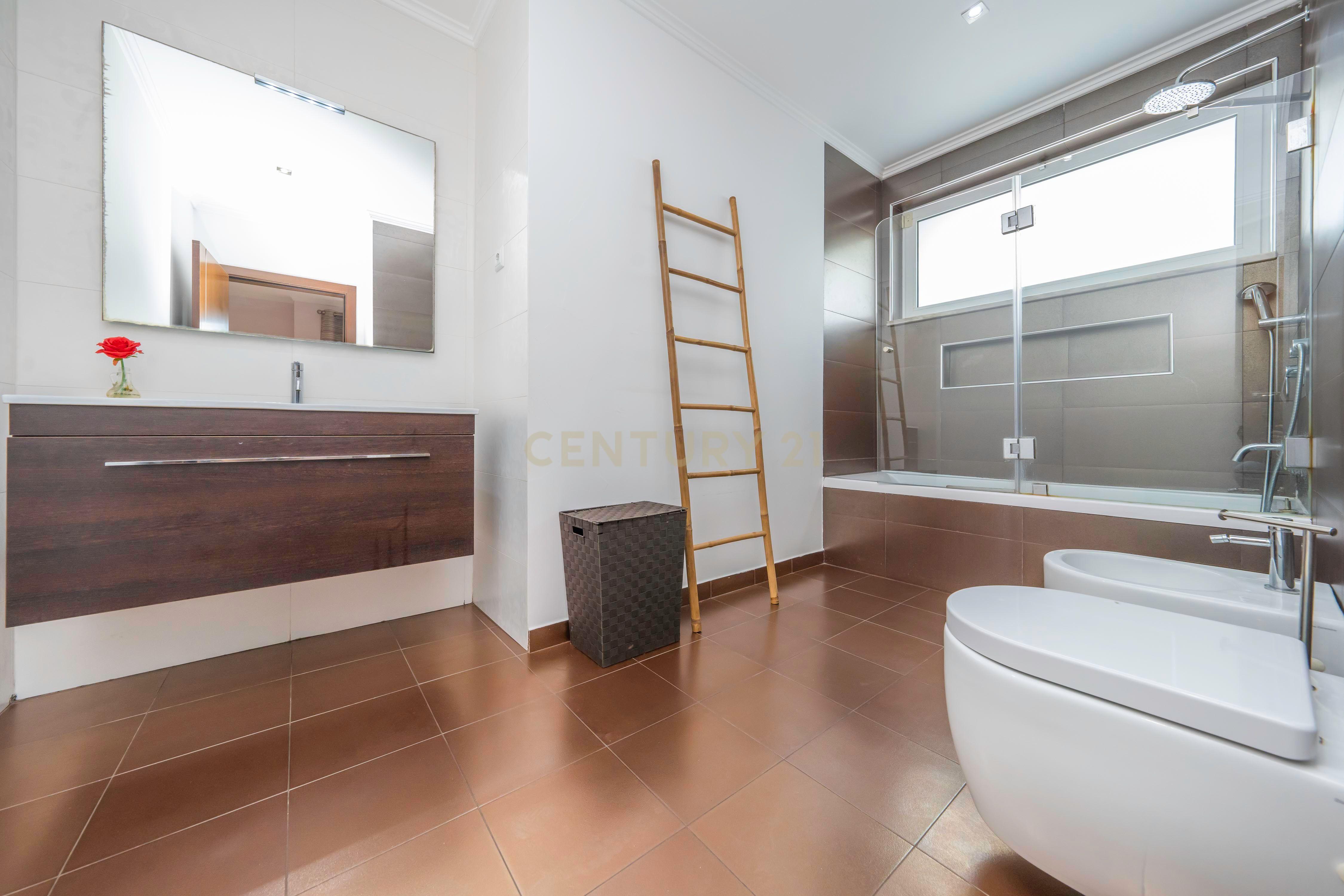 Magnífica Moradia Térrea T3 c/ Piscina, no Penteado, Moita - Image 21