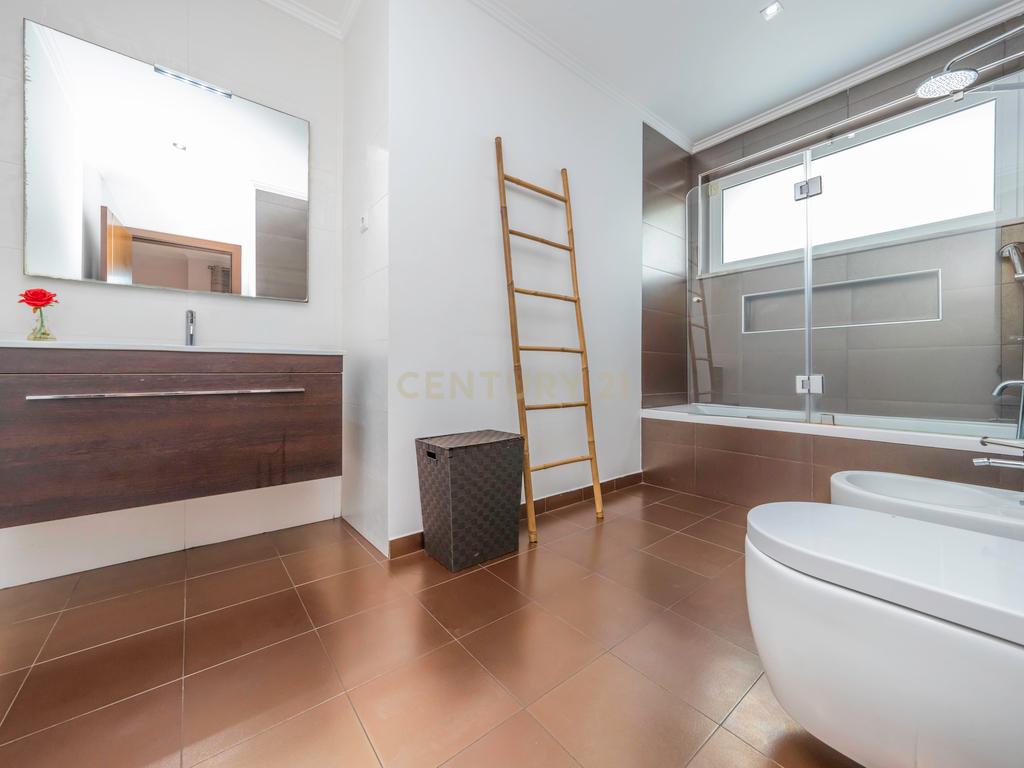 Magnífica Moradia Térrea T3 c/ Piscina, no Penteado, Moita - Image 21