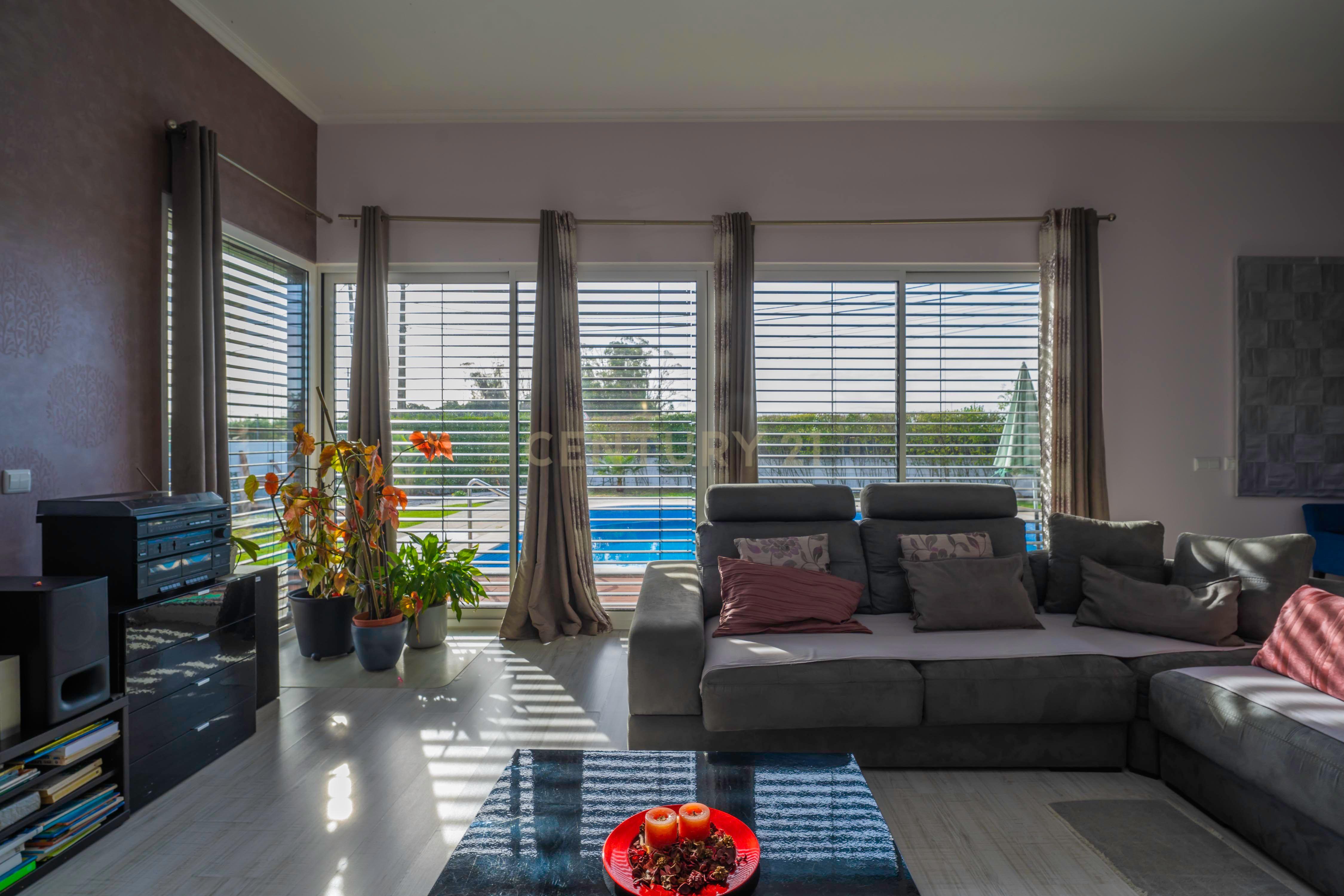 Magnífica Moradia Térrea T3 c/ Piscina, no Penteado, Moita - Image 7