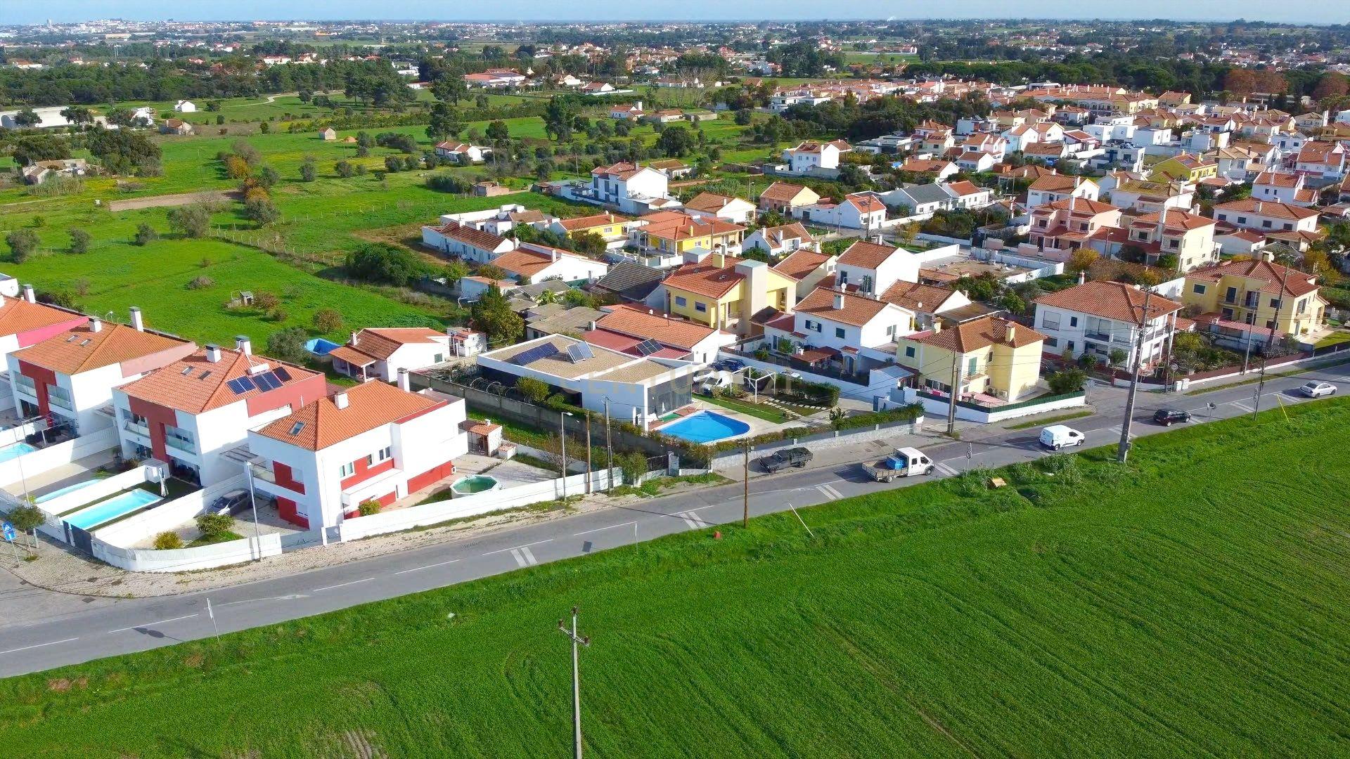 Magnífica Moradia Térrea T3 c/ Piscina, no Penteado, Moita - Image 35