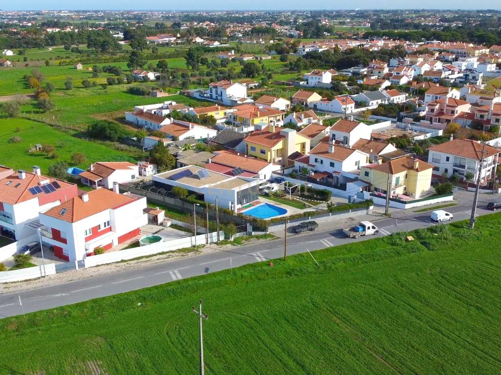 Magnífica Moradia Térrea T3 c/ Piscina, no Penteado, Moita - Image 35