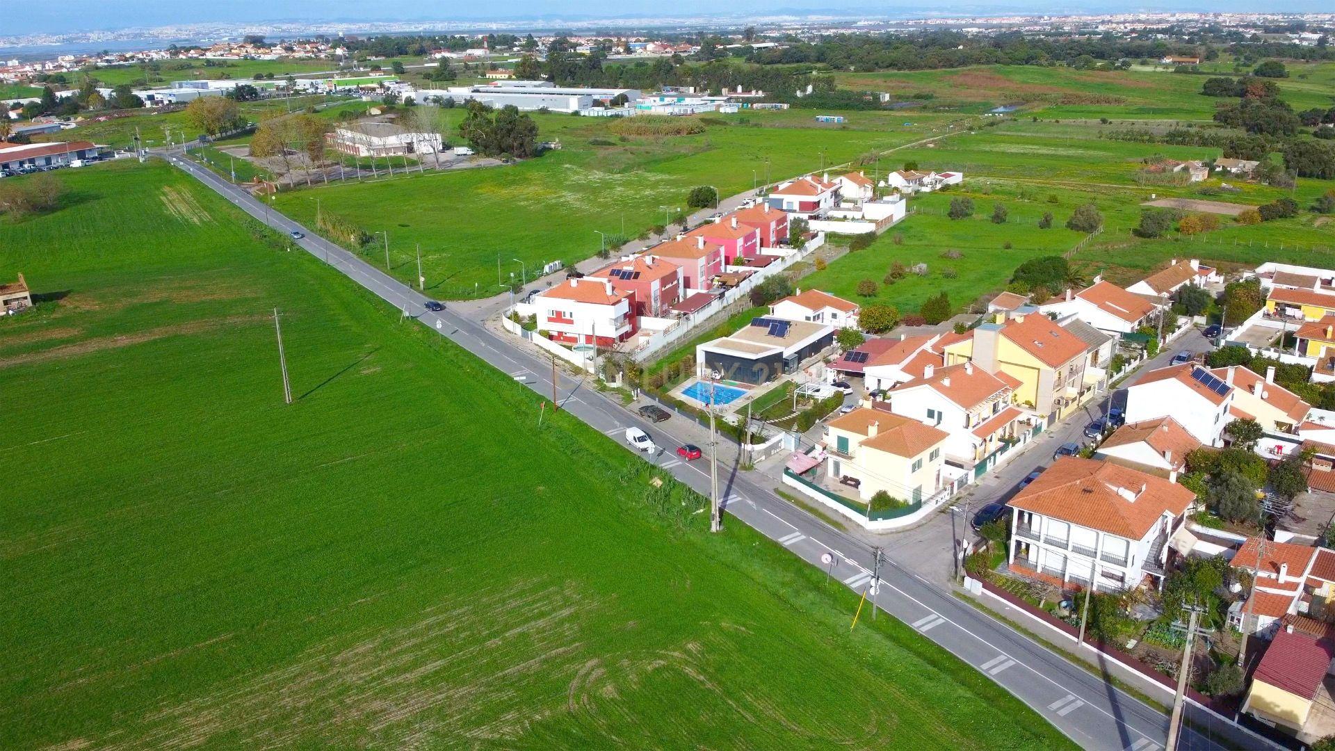 Magnífica Moradia Térrea T3 c/ Piscina, no Penteado, Moita - Image 36