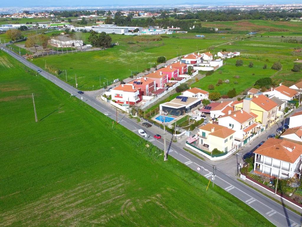 Magnífica Moradia Térrea T3 c/ Piscina, no Penteado, Moita - Image 36