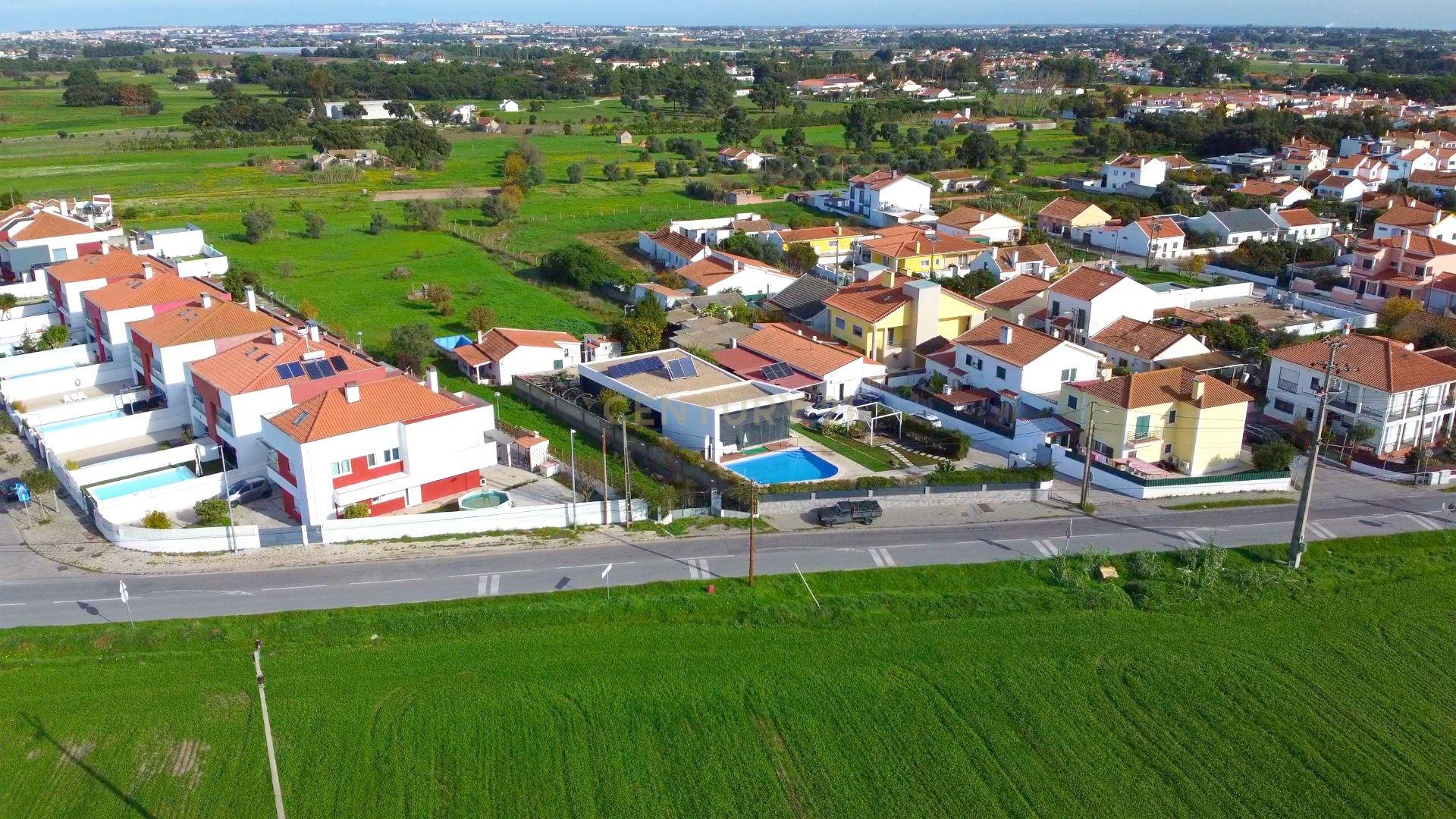 Magnífica Moradia Térrea T3 c/ Piscina, no Penteado, Moita - Image 34