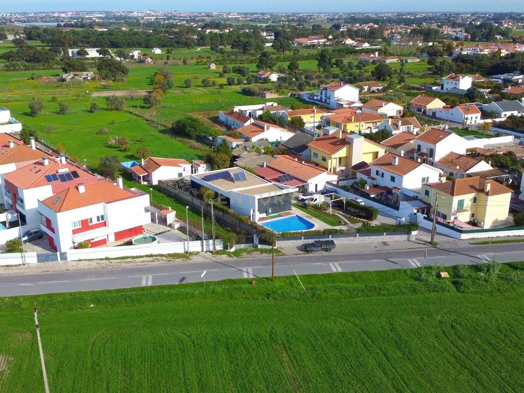 Magnífica Moradia Térrea T3 c/ Piscina, no Penteado, Moita - Image 34