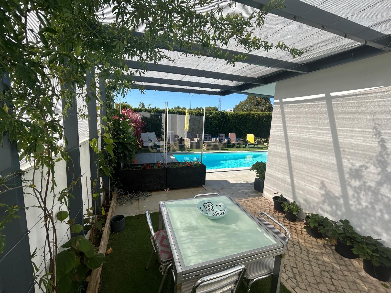 MORADIA ISOLADA, T4, com JARDIM e PISCINA AQUECIDA, CAPARICA - ALMADA - Image 53