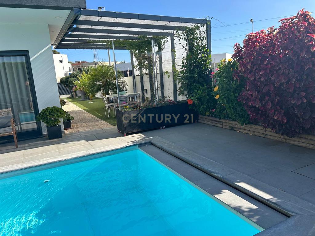 MORADIA ISOLADA, T4, com JARDIM e PISCINA AQUECIDA,  CAPARICA - ALMADA - Image 1