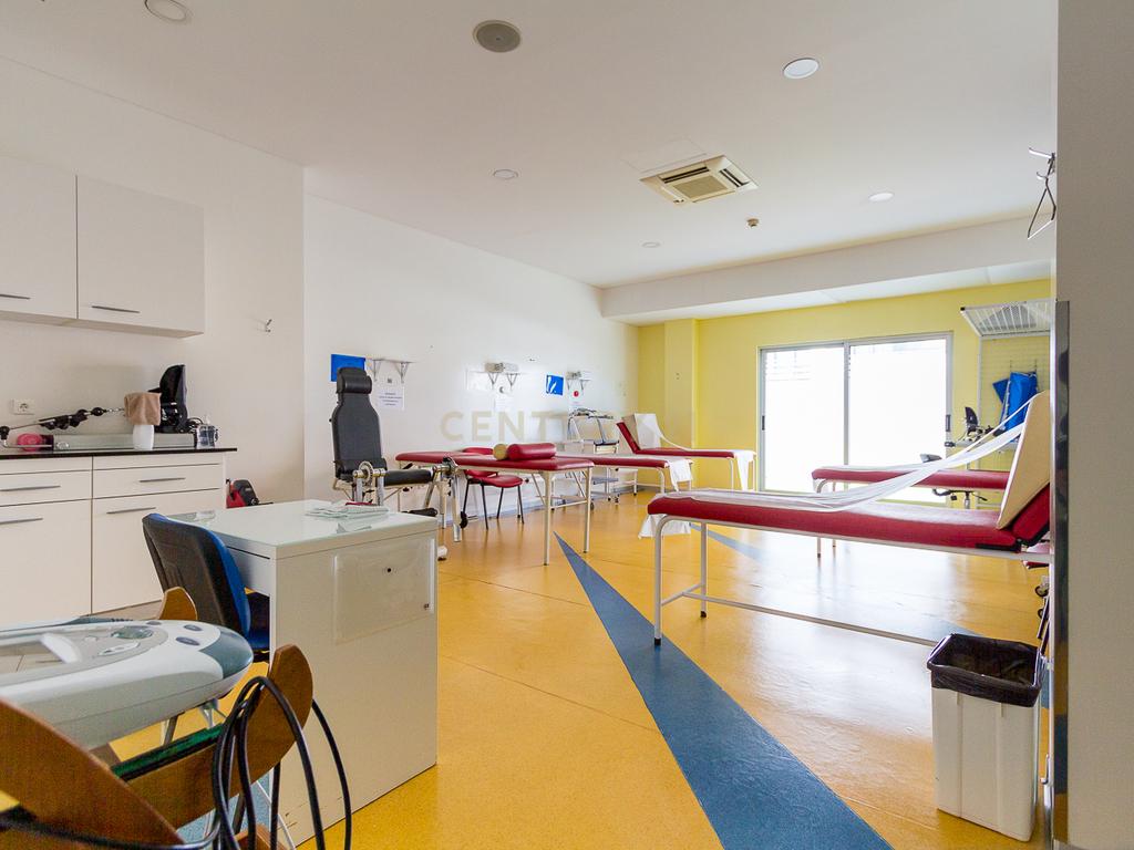 Clínicas de reabilitação física com equipamentos incluídos em Ponta Delgada e Vila Franca do Campo - Image 19