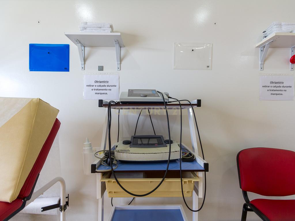 Clínicas de reabilitação física com equipamentos incluídos em Ponta Delgada e Vila Franca do Campo - Image 33