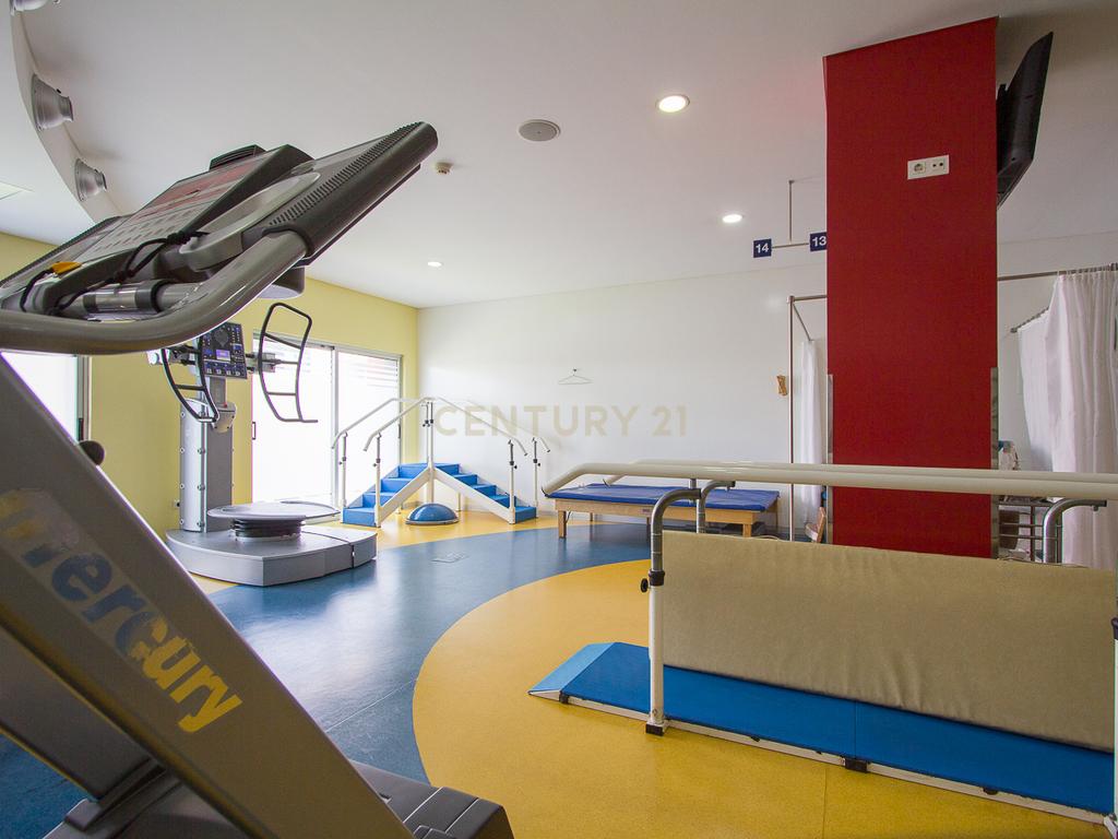 Clínicas de reabilitação física com equipamentos incluídos em Ponta Delgada e Vila Franca do Campo - Image 6