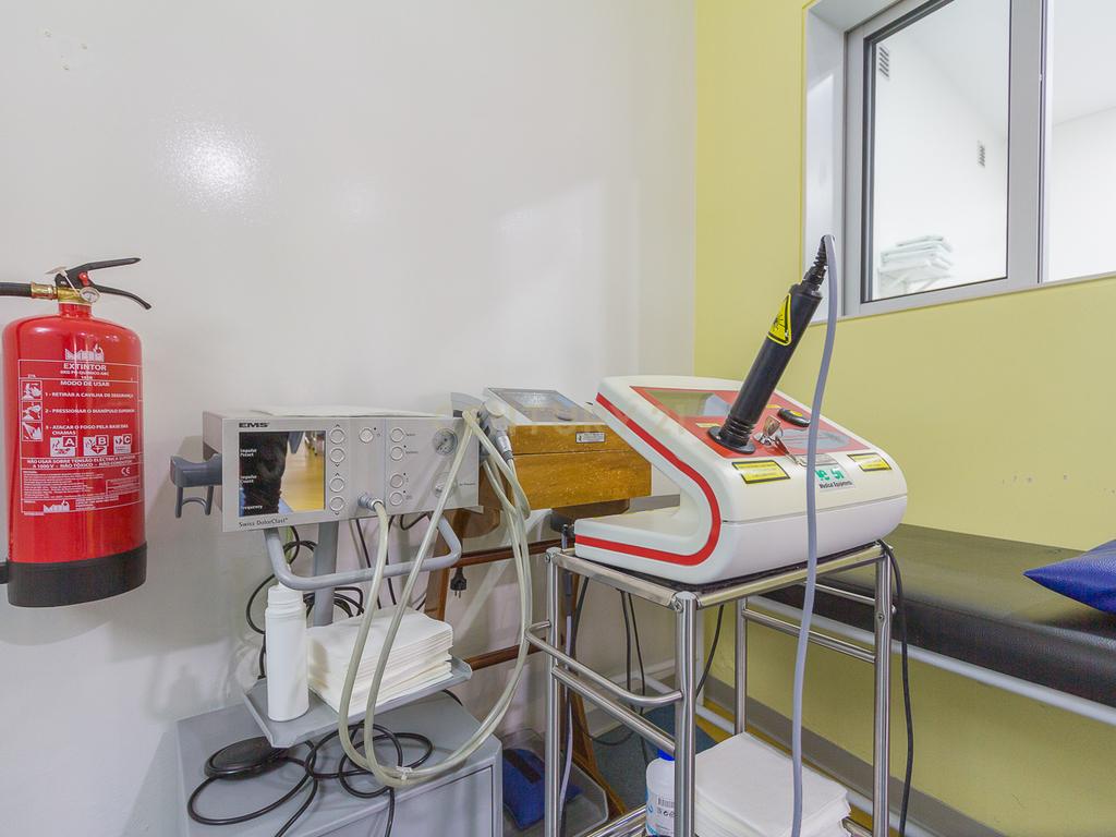 Clínicas de reabilitação física com equipamentos incluídos em Ponta Delgada e Vila Franca do Campo - Image 18