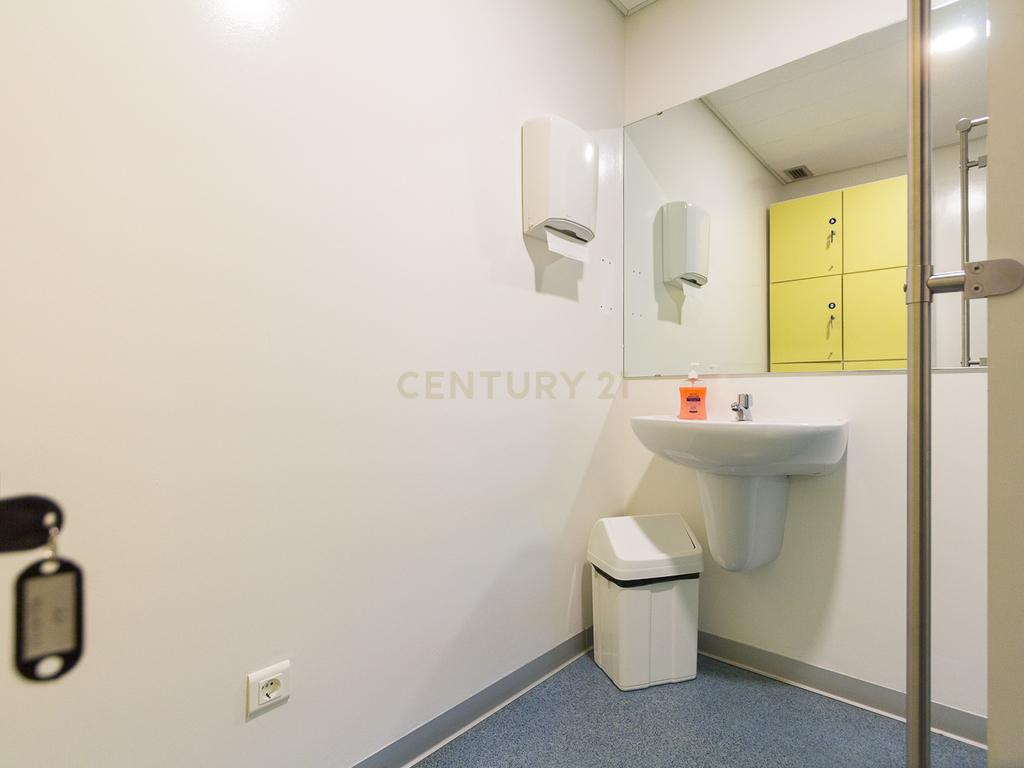 Clínicas de reabilitação física com equipamentos incluídos em Ponta Delgada e Vila Franca do Campo - Image 48