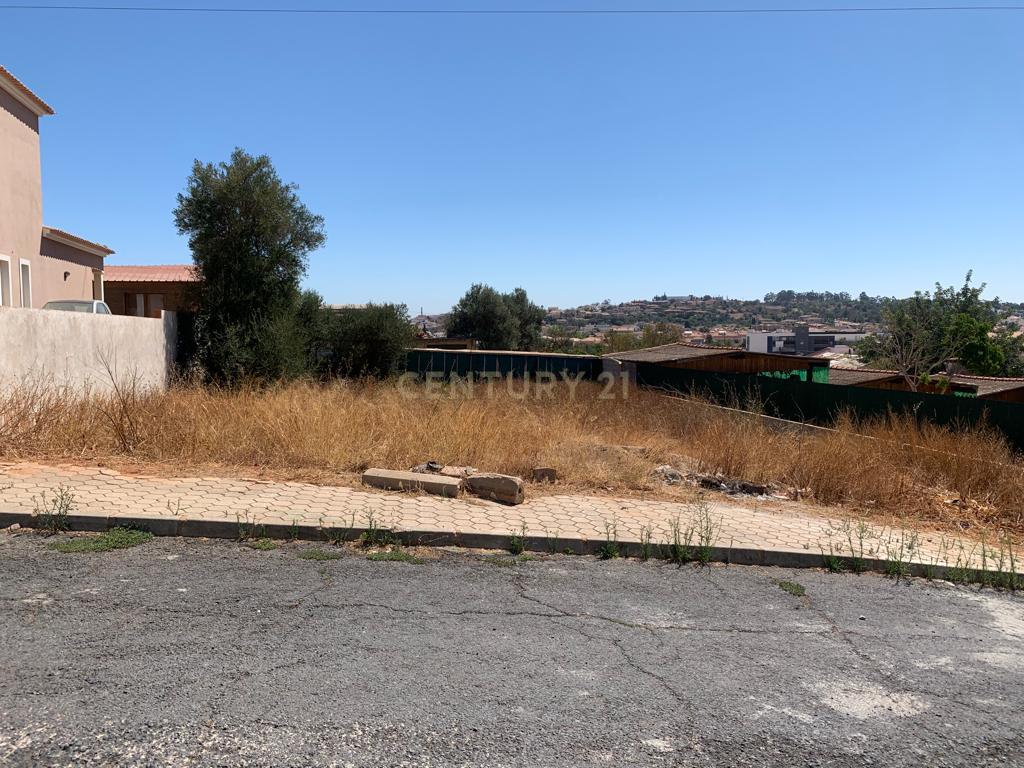 Lote urbano para construção de moradia em urbanização calma - Image 1