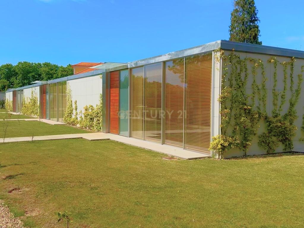 Moradia T4 - Condomínio Luxo nas Antas - Image 6