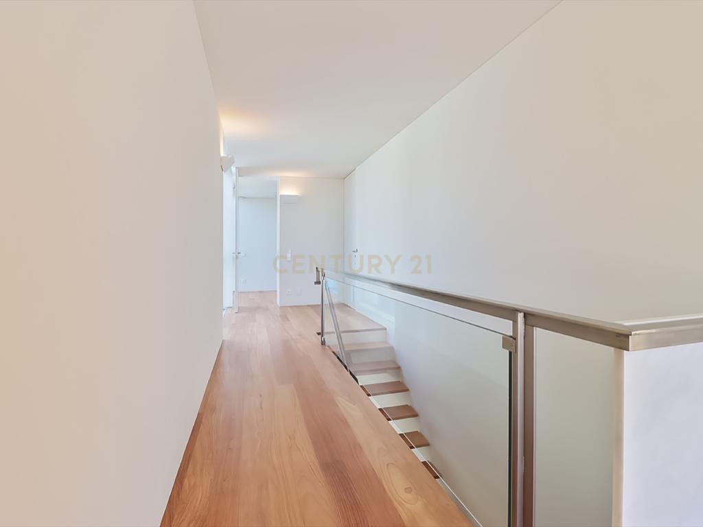 Moradia T4 - Condomínio Luxo nas Antas - Image 10