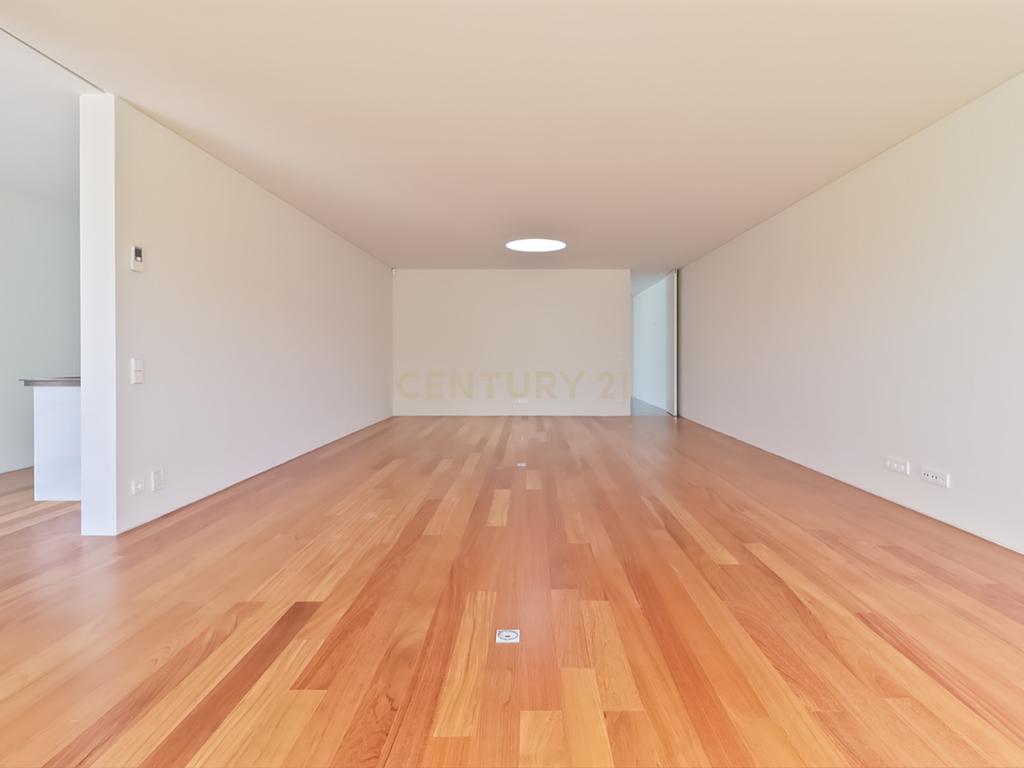 Moradia T4 - Condomínio Luxo nas Antas - Image 8