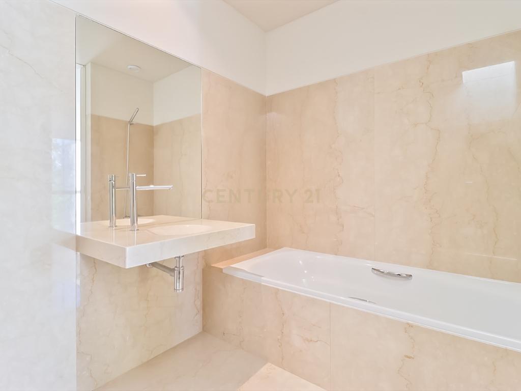 Moradia T4 - Condomínio Luxo nas Antas - Image 28