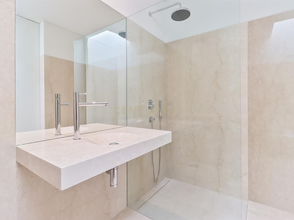 Moradia T4 - Condomínio Luxo nas Antas - Image 25
