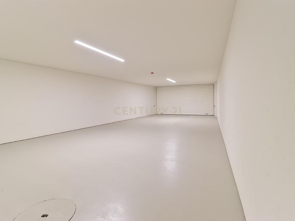 Moradia T4 - Condomínio Luxo nas Antas - Image 33