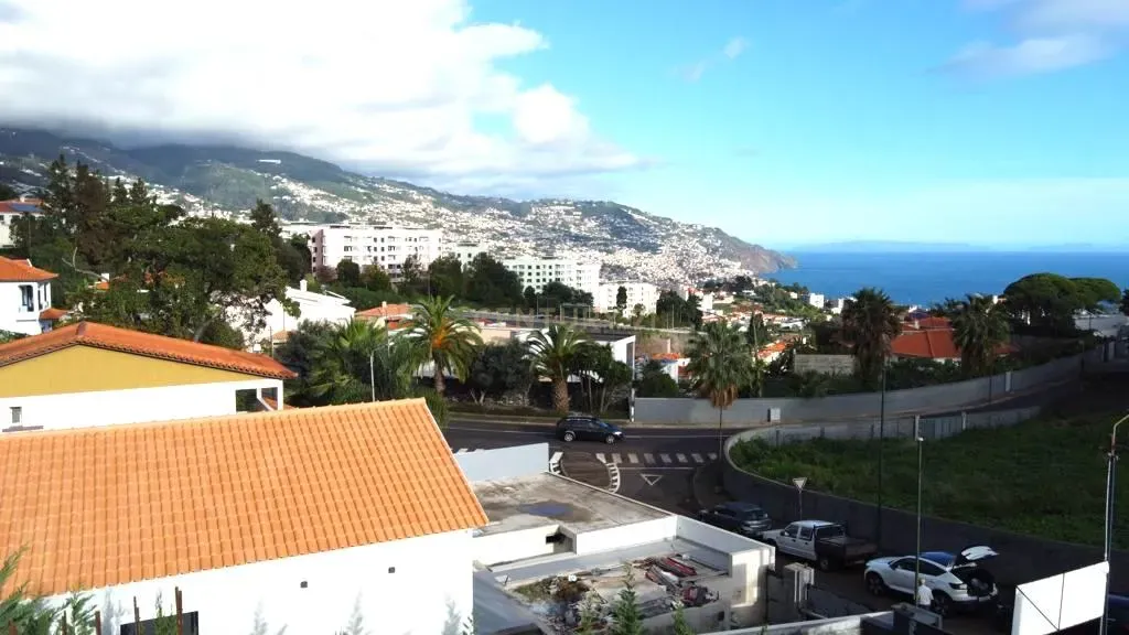 Moradia em Banda T3- São Martinho - Funchal - Image 3