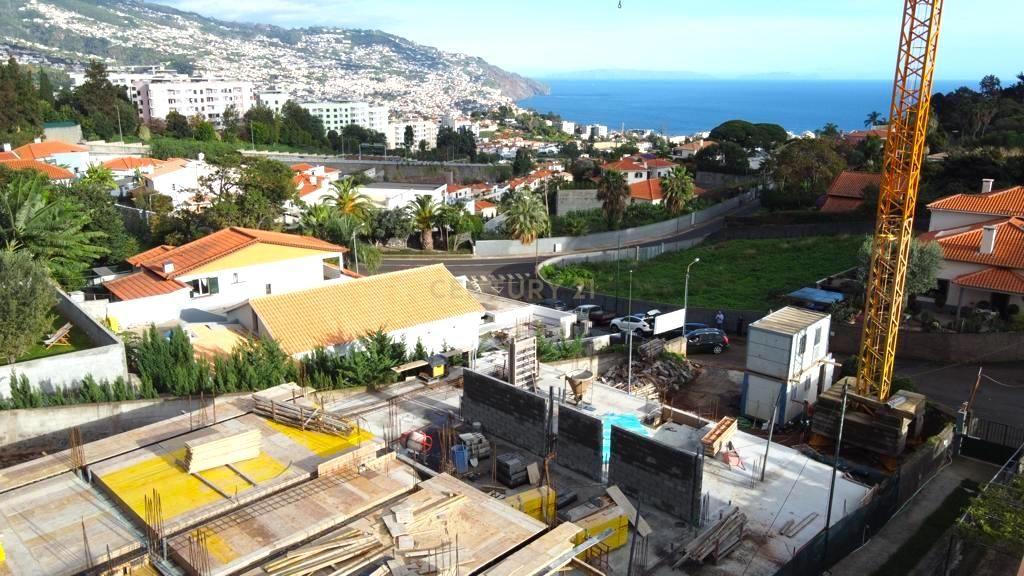 Moradia em Banda T3- São Martinho - Funchal - Image 8