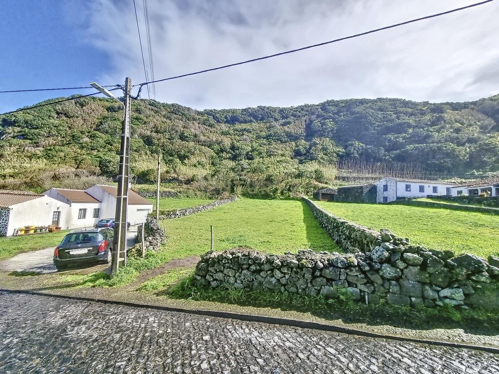 Terreno na Fajã Grande, Lajes das Flores. - Image 2