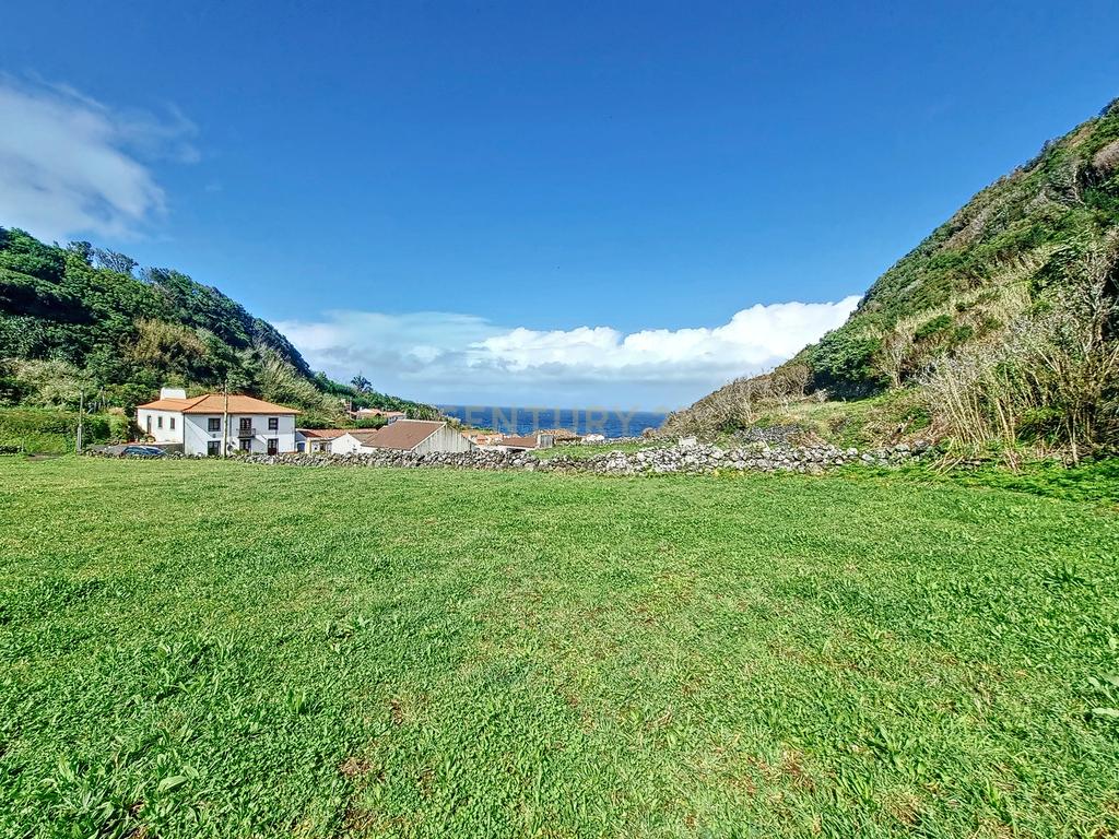 Terreno na Fajã Grande, Lajes das Flores. - Image 1