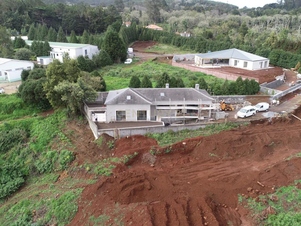 Moradia T3 - Santo António da Serra - Image 9