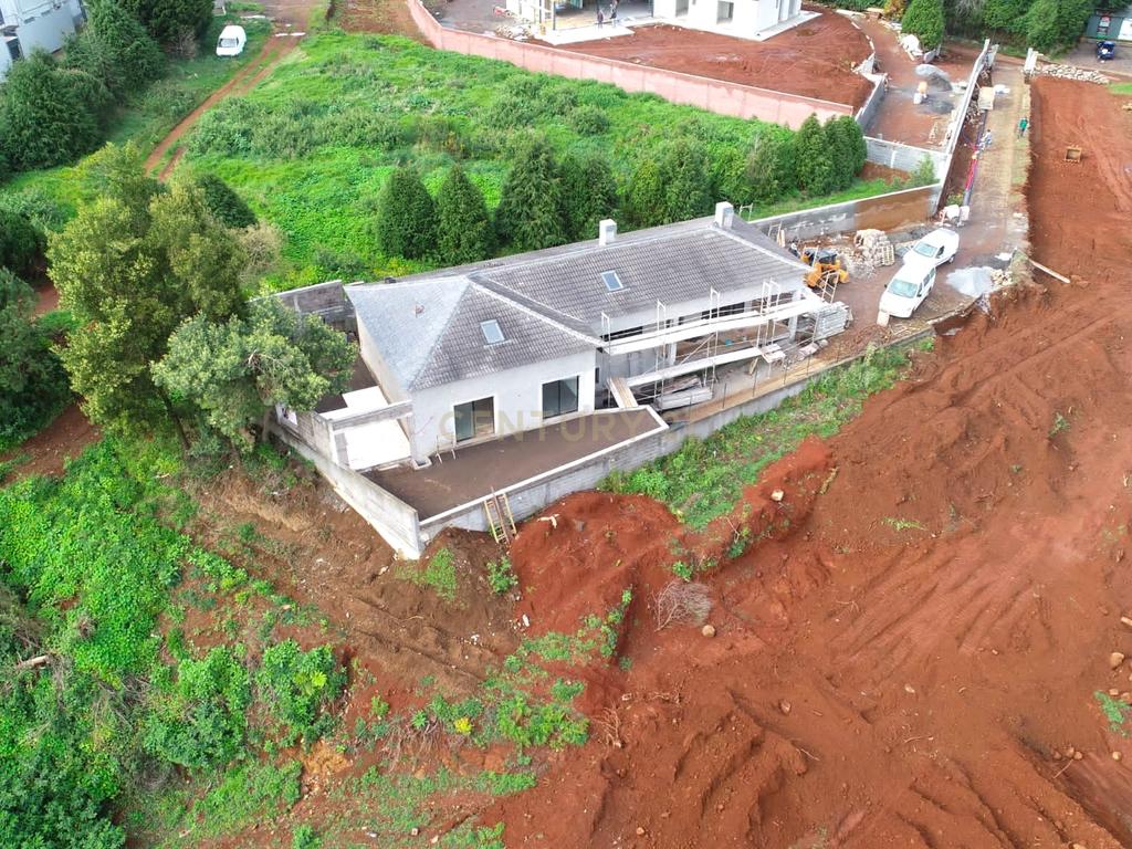 Moradia T3 - Santo António da Serra - Image 3