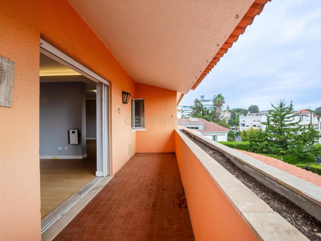 Espaçoso Apartamento T3 para arrendamento | 144 m² | A Apenas 500 m da Praia e do Passeio Marítimo de Cascais - Image 11