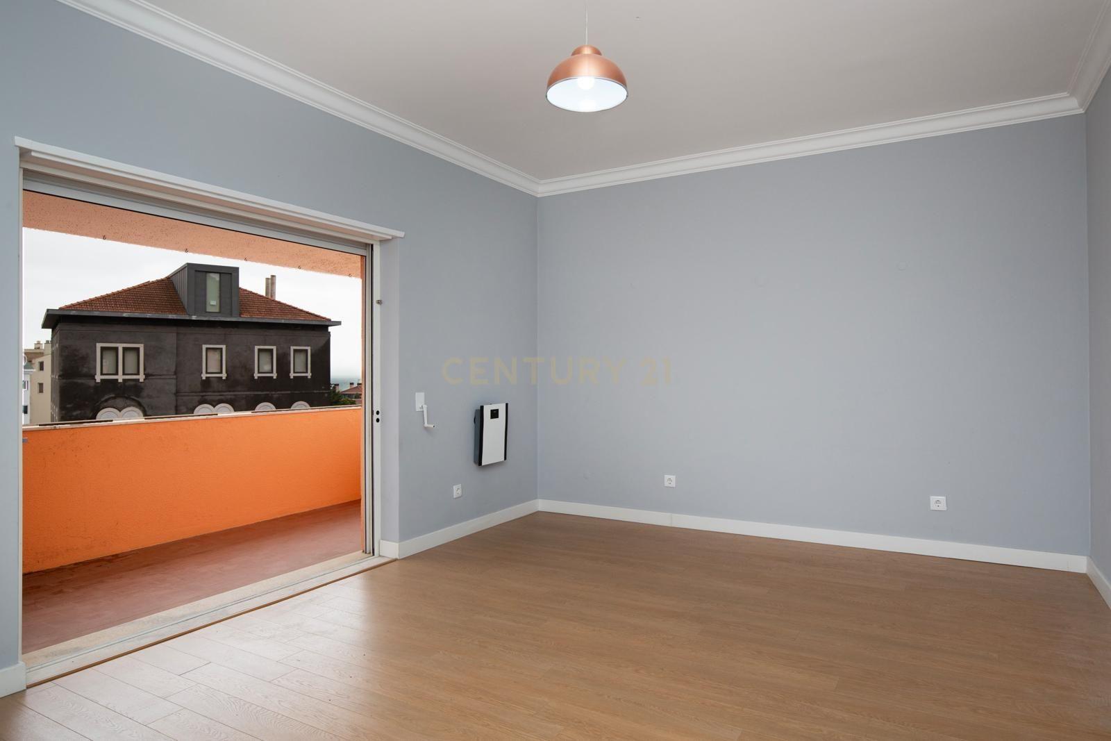 Fotografia 10 de Espaçoso Apartamento T3 para arrendamento | 144 m² | Monte Estoril apenas 500 metros da praia