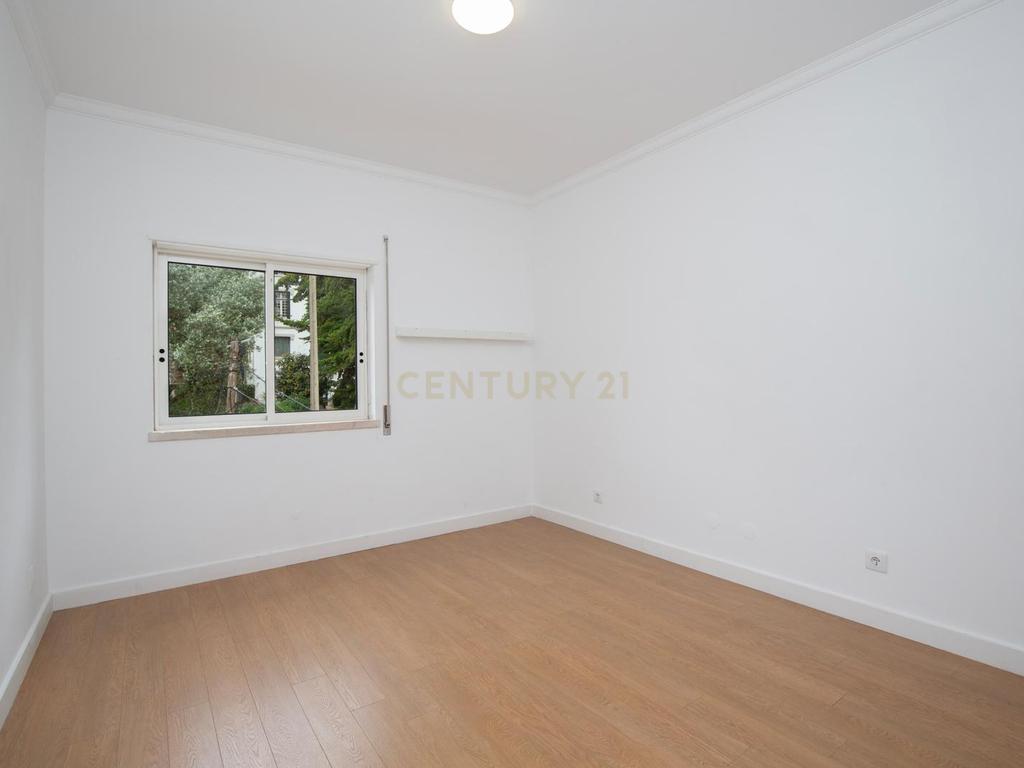 Espaçoso Apartamento T3 para arrendamento | 144 m² | A Apenas 500 m da Praia e do Passeio Marítimo de Cascais - Image 26