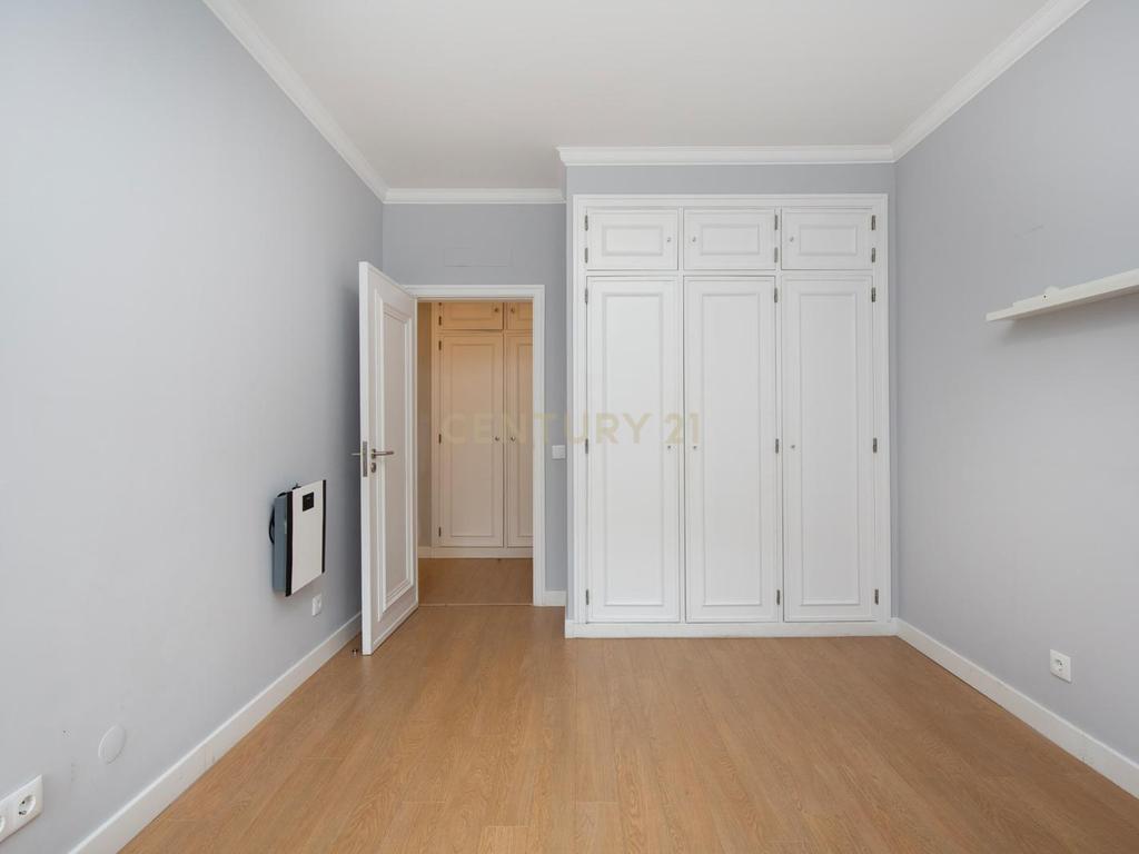 Espaçoso Apartamento T3 para arrendamento | 144 m² | A Apenas 500 m da Praia e do Passeio Marítimo de Cascais - Image 19